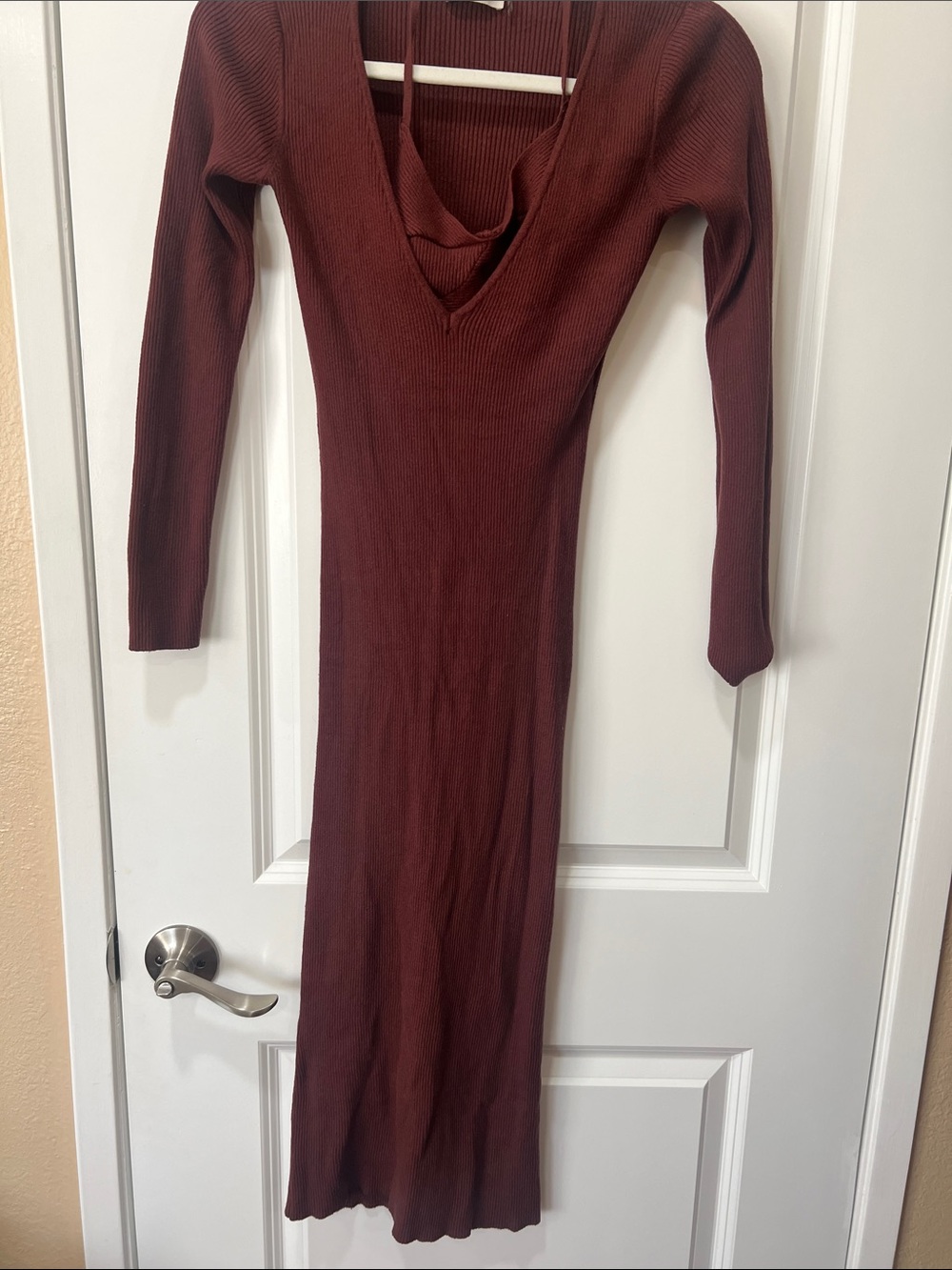 Dress Forum Long Sleeve V-Neck Ribbed Maxi Dress in Burgundy
